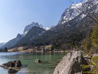 Felsiges Westufer mit Knittelhorn